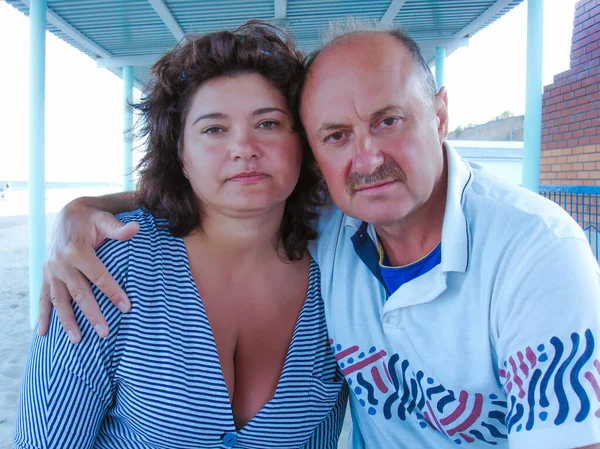 Casal Meia Idade Americanos Comuns Com Pouco Excesso Peso Descansar — Fotografia de Stock