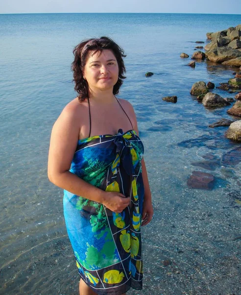 American Woman Size Resting Seashore Early Morning Enjoying Sun Resort — ストック写真