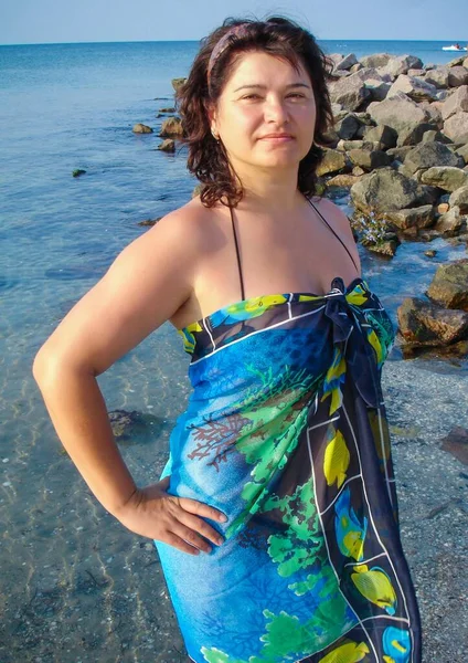 American Woman Size Resting Seashore Early Morning Enjoying Sun Resort — Stock Photo, Image