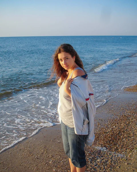 Chica Joven Árabe Con Caderas Suculentas Completas Descansando Playa Junto — Foto de Stock