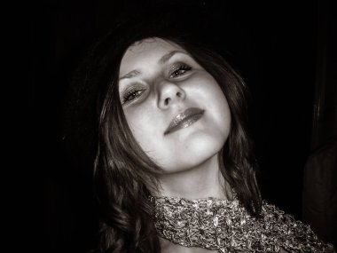 Yurtta kalan basit bir Amerikalı kız öğrenci. Öğrencilerin ve gençlerin hayatları ve evden uzak davranışları. Kendini ve gençlik tarzını bulmak.