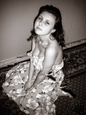 Yurtta kalan basit bir Amerikalı kız öğrenci. Öğrencilerin ve gençlerin hayatları ve evden uzak davranışları. Kendini ve gençlik tarzını bulmak.