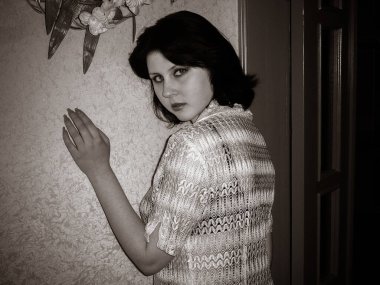 Yurtta kalan basit bir Amerikalı kız öğrenci. Öğrencilerin ve gençlerin hayatları ve evden uzak davranışları. Kendini ve gençlik tarzını bulmak.