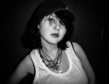 Yurtta kalan basit bir Amerikalı kız öğrenci. Öğrencilerin ve gençlerin hayatları ve evden uzak davranışları. Kendini ve gençlik tarzını bulmak.