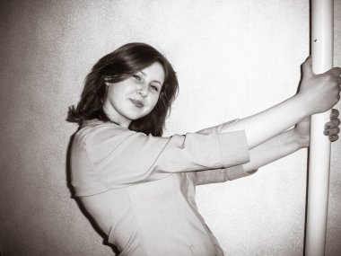 Yurtta kalan basit bir Amerikalı kız öğrenci. Öğrencilerin ve gençlerin hayatları ve evden uzak davranışları. Kendini ve gençlik tarzını bulmak.