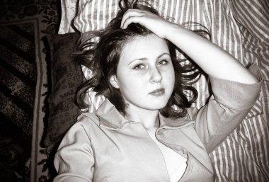 Yurtta kalan basit bir Amerikalı kız öğrenci. Öğrencilerin ve gençlerin hayatları ve evden uzak davranışları. Kendini ve gençlik tarzını bulmak.