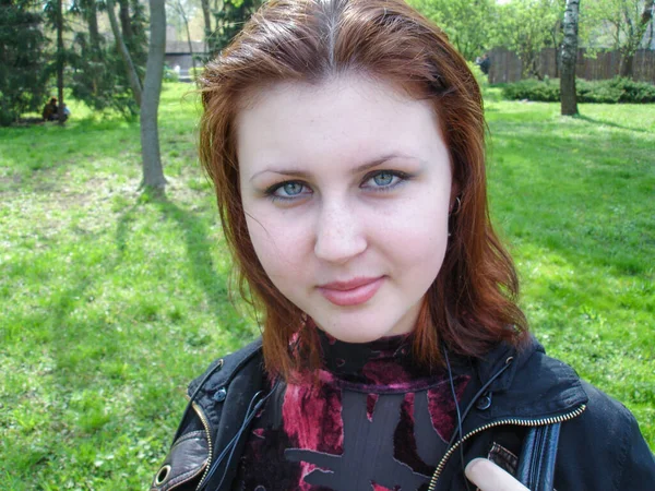 Młoda Prosta Studentka Europejskiego Stylu Życia Nastolatka Portret Dziewczyny Małego — Zdjęcie stockowe