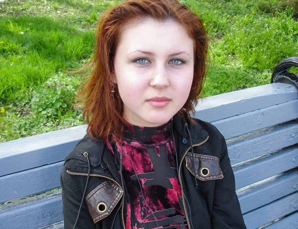 Młoda Prosta Studentka Europejskiego Stylu Życia Nastolatka Portret Dziewczyny Małego — Zdjęcie stockowe