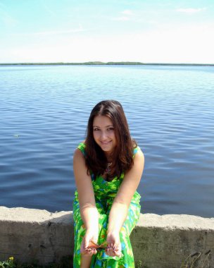 Küçük bir kasabadan sıradan bir kız, ergenler ve öğrenci yaşam tarzı. Sorunlar ve mutluluk