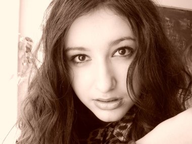 Küçük bir kasabadan sıradan bir kız, ergenler ve öğrenci yaşam tarzı. Sorunlar ve mutluluk