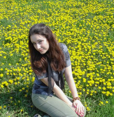 Küçük bir kasabadan sıradan bir kız, ergenler ve öğrenci yaşam tarzı. Sorunlar ve mutluluk