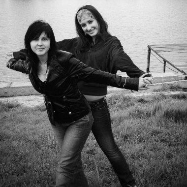 Bir çift genç kız, LGBTQ birliği.