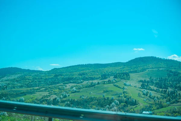 Beau Paysage Montagnes Forêts Reposez Vous Extérieur Ville Voyageant Dans — Photo