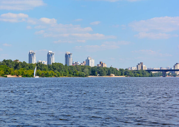 Автоматическая поездка в красивое европейское место, концлагерь для отдыха