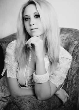  Eski tarz modern kadın yaşam tarzı, apartmandaki kadın, eski moda kıyafetler, unsurlar ve detaylar. 