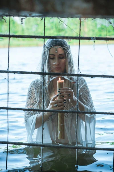 Vecchia Magia Europea Scena Mistica Pagana Donna Nel Lago Rituali — Foto Stock