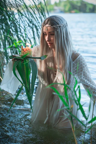 Antigua Magia Europea Escena Pagana Mística Mujer Lago Rituales Magia — Foto de Stock