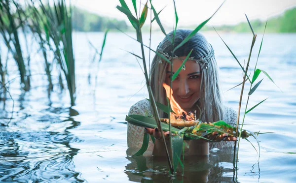 Vieille Magie Européenne Scène Païenne Mystique Femme Dans Lac Rituels — Photo