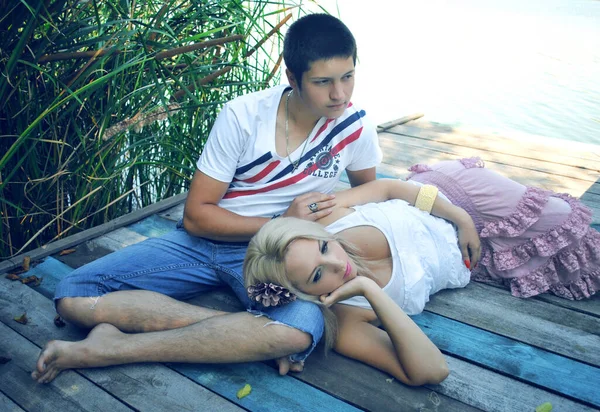 Relacionamento Casal Homem Mais Jovem Menina Mais Velha Estilo Vida — Fotografia de Stock