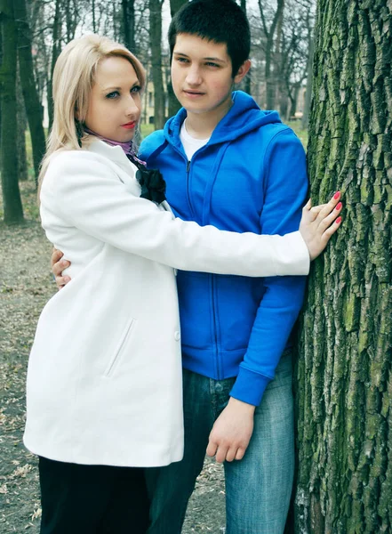 Relacionamento Casal Homem Mais Jovem Menina Mais Velha Estilo Vida — Fotografia de Stock