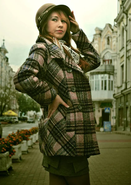 Осінній Модний Стиль Дівчина Пальто Місті Портрет Молодої Леді — стокове фото