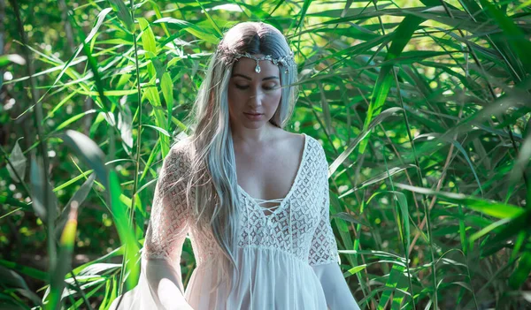 Vieille Magie Européenne Scène Païenne Mystique Femme Dans Lac Rituels — Photo