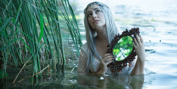 Antigua Magia Europea Escena Pagana Mística Mujer Lago Rituales Magia — Foto de Stock