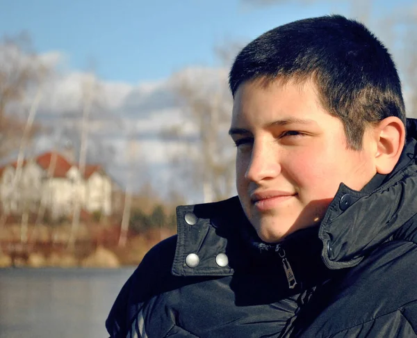 Πορτρέτο Του Νεαρού Στην Πόλη Εφηβικός Τρόπος Ζωής Όμορφο Αγόρι — Φωτογραφία Αρχείου