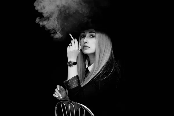 Elegant Woman Smoking Cinema Style Artistic Commercial Photo Some Campaign — Stock Photo, Image