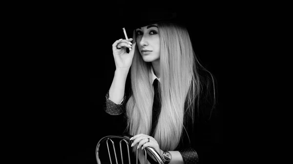 Elegant Woman Smoking Cinema Style Artistic Commercial Photo Some Campaign — Stock Photo, Image