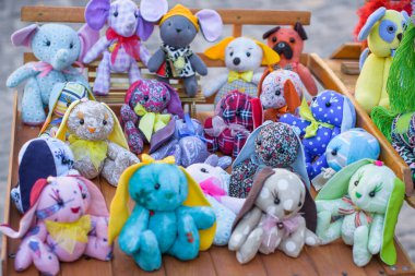 Moda mağazası, herkes için alışveriş, indirim zamanı.