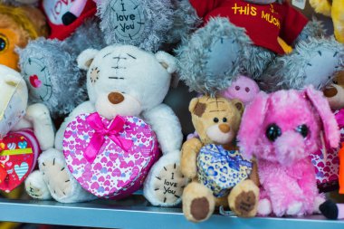 Çocuk giyim mağazası, satış zamanı, çocuklar için moda konsepti ve diğer şeyler.