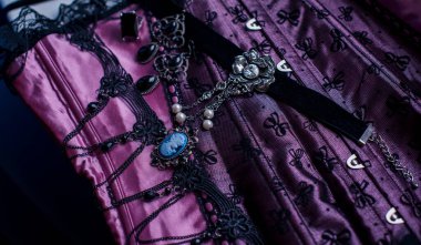 Gotik klasik mücevherler, aksesuarlar, güzellik ayrıntıları.