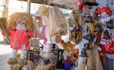 Moda mağazası, herkes için alışveriş, indirim zamanı.