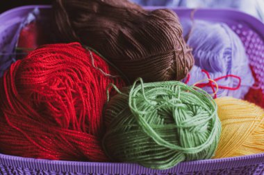 El yapımı iş için örülmüş ilginç bir set. El işi kavramı.