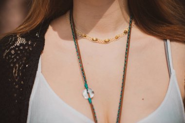 Klasik güzel aksesuarlar. Hanımlar için ilham, kadınlar için hediyeler. Kadınlık kavramı, muhteşem bir kadın için ilham kaynağı.