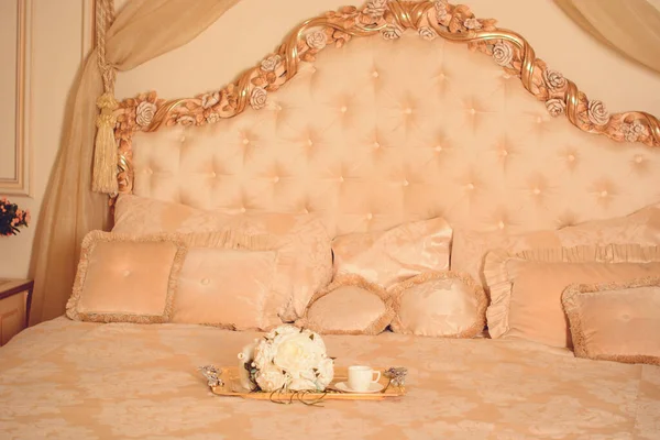 Luxus Schlafzimmer Mit Goldenen Möbeln — Stockfoto