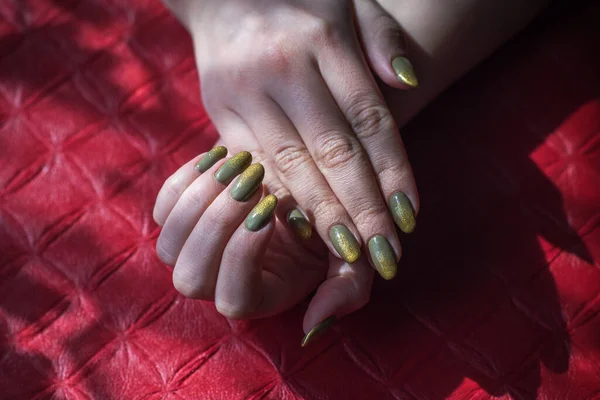 Menina Modelo Bonita Com Unhas Manicure Estilo Férias Manicure Brilhante — Fotografia de Stock