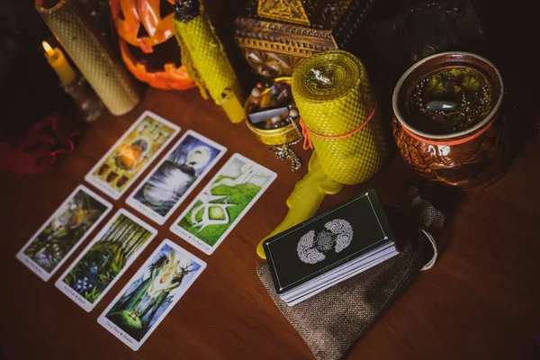 Mystieke Sfeer Blik Tarotkaart Tafel Esoterisch Concept Waarzeggerij Voorspellingen — Stockfoto