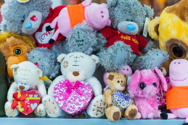 Çocuk giyim mağazası, satış zamanı, çocuklar için moda konsepti ve diğer şeyler.