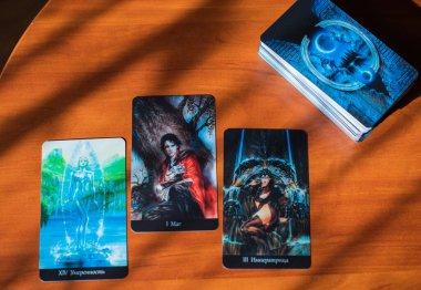 Tarot kartları ve diğer sihirli kehanet tahminleri