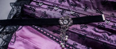 Gotik klasik mücevherler, aksesuarlar, güzellik ayrıntıları.