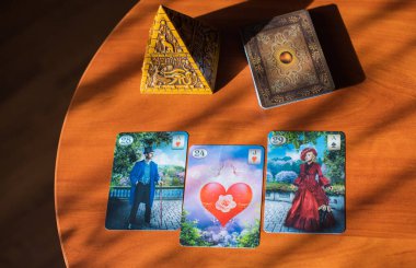 Tarot kartları ve diğer sihirli kehanet tahminleri