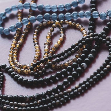 Klasik güzel aksesuarlar. Hanımlar için ilham, kadınlar için hediyeler, sevgililer günü