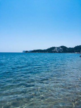 Tatil zamanı. Bahar - Yaz sezonu. Tatil ve seyahat zamanı. Denizde kaymak, oldukça güzel manzara.