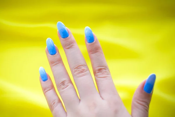 Manicura Brilhante Ideias Primavera Para Mulheres Beleza Cuidado Mãos Unhas — Fotografia de Stock