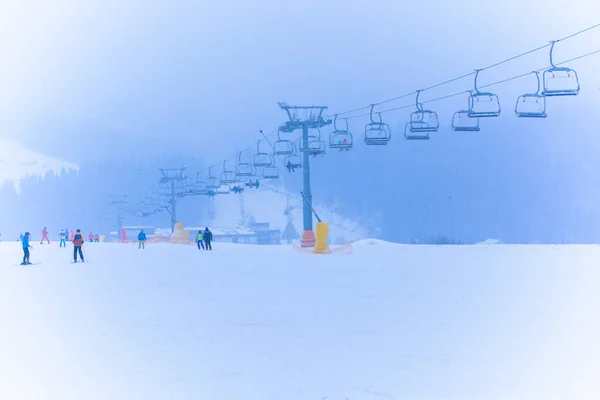 Inverno Vista Innevata Della Città Accogliente Nella Foresta Bella Piacevole — Foto Stock