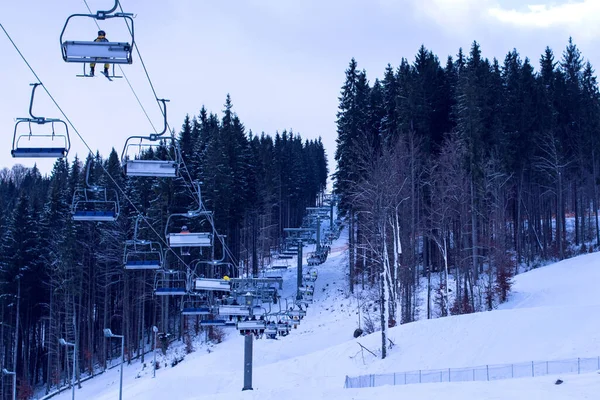 Inverno Vista Innevata Della Città Accogliente Nella Foresta Bella Piacevole — Foto Stock