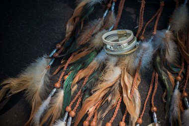 Boho doğal aksesuarları. Kadın Bohem Moda Detayları