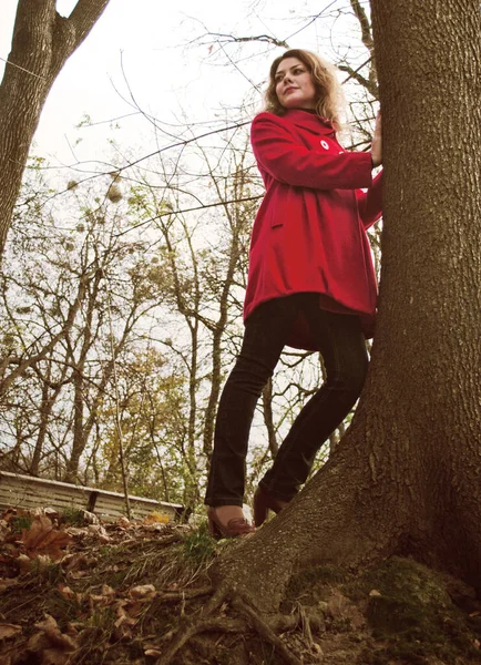 Stílusos Fiatal Városban Őszi Divatos Stílus Lány Kabátban Városban Portré — Stock Fotó